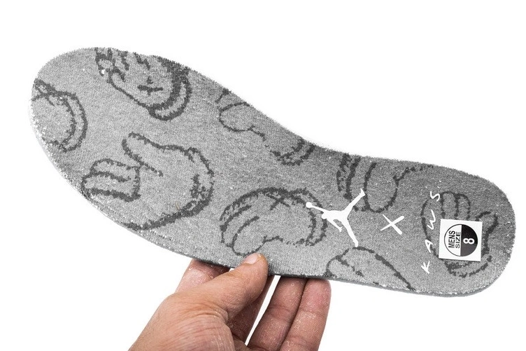 Air 4 Jordan 930155-003  Retro Kaws 0831